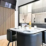 Apartmán Modern Moulin Rouge