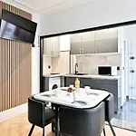 Modern Moulin Rouge Apartmán *