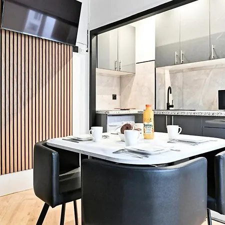 Apartment Modern Moulin Rouge