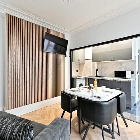 Apartment Modern Moulin Rouge *
