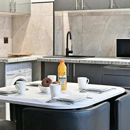 Modern Moulin Rouge Апартаменты