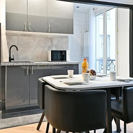 Apartment Modern Moulin Rouge *