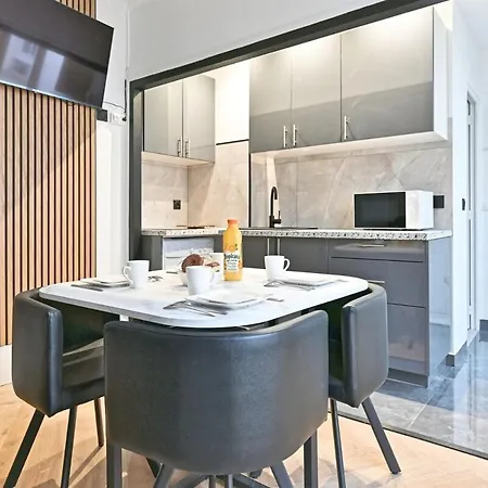 Modern Moulin Rouge Apartment
