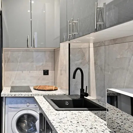 Modern Moulin Rouge Париж