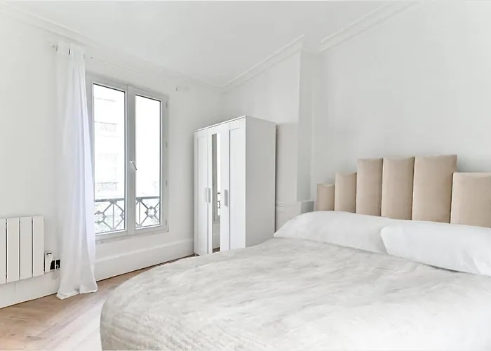 アパート Modern Moulin Rouge パリ