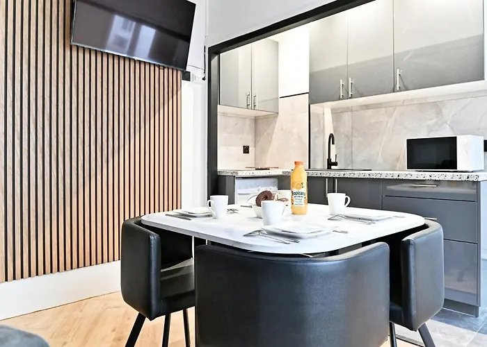 アパート Modern Moulin Rouge