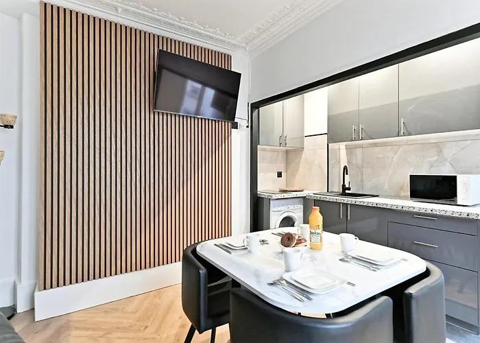 Modern Moulin Rouge *