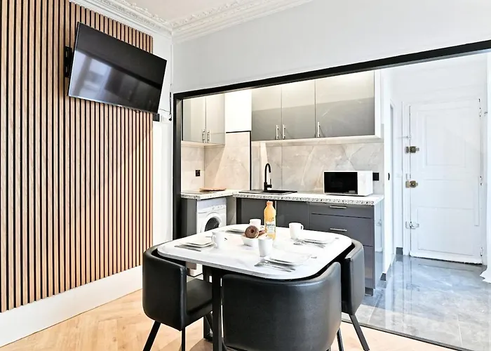 Modern Moulin Rouge アパート *