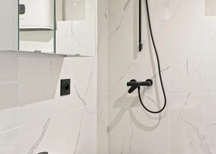 Modern Moulin Rouge *