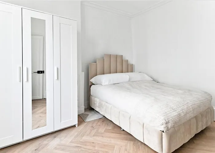 アパート Modern Moulin Rouge パリ