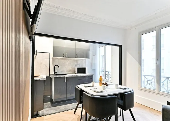 Modern Moulin Rouge アパート パリ