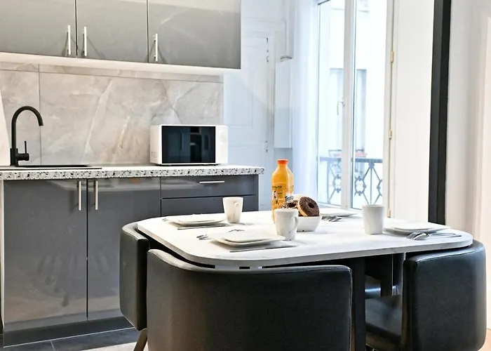 Modern Moulin Rouge *