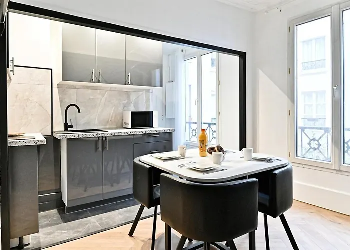 Modern Moulin Rouge アパート パリ